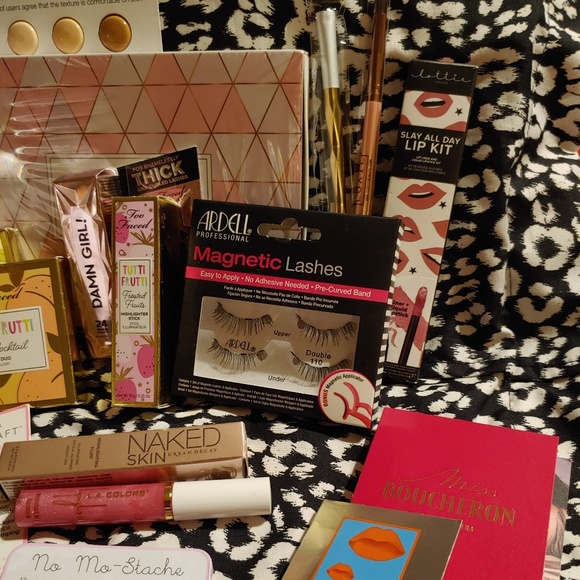 High end beauty lot - Picture 5 of 6